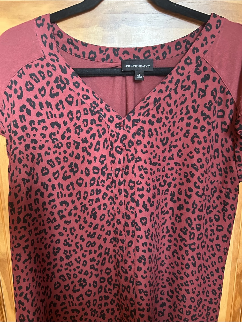 Leopard Print V-Neck Short Sleeve Blouse in Maroon